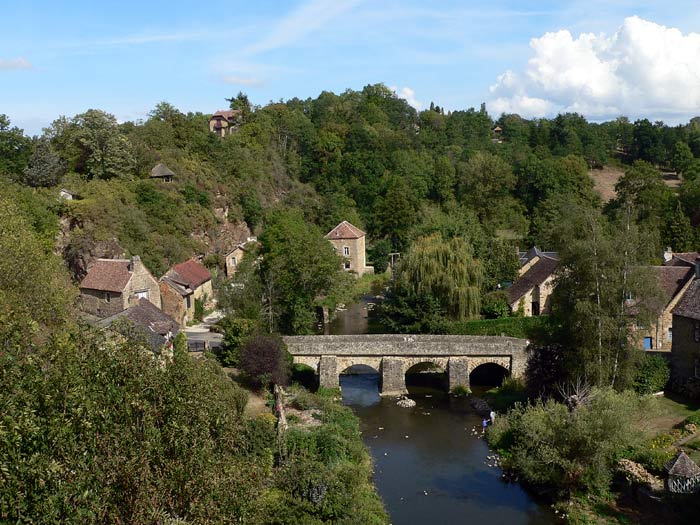 Aire camping-car Parking camping cars – Saint-Céneri-le-Gerei